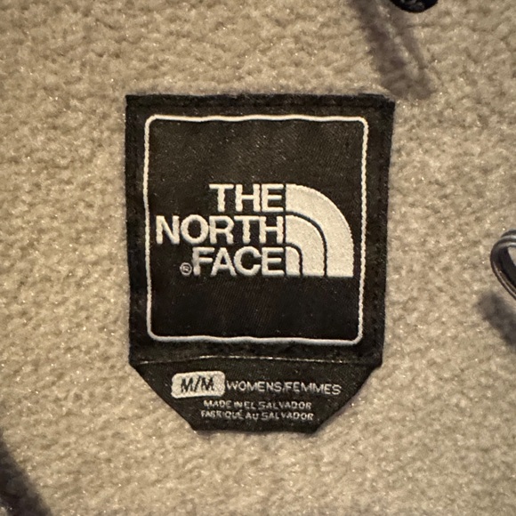 The North Face women’s Gray Camo Puffer Jacket - Picture 2 of 10